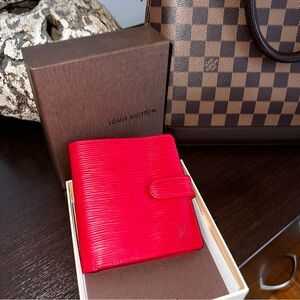 Louis Vuitton Scarlet Red Epi Wallet
LV red epi bifold wallet